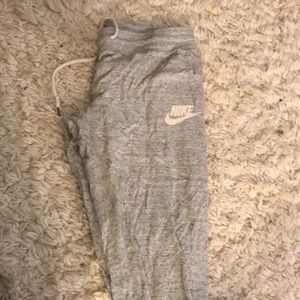 NIKE WOMENS SIZE M JOGGERS